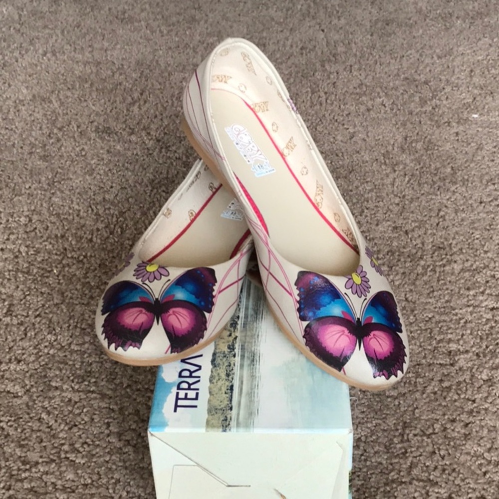 Handmade Goby Catch Your Mind Printed Flats